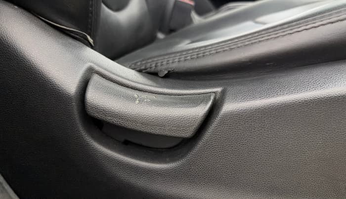 2017 Hyundai Creta E PLUS 1.6 PETROL, Petrol, Manual, 61,660 km, Driver Side Adjustment Panel
