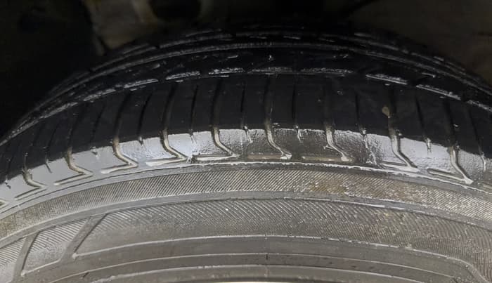 2017 Hyundai Creta E PLUS 1.6 PETROL, Petrol, Manual, 61,660 km, Left Front Tyre Tread