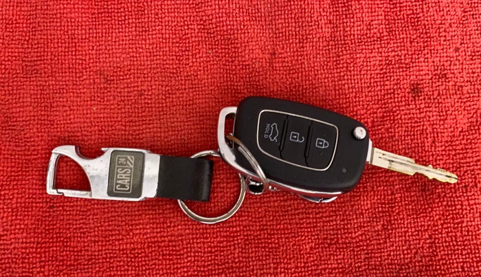2021 Hyundai AURA S 1.2 CNG, CNG, Manual, 30,501 km, Key Close Up