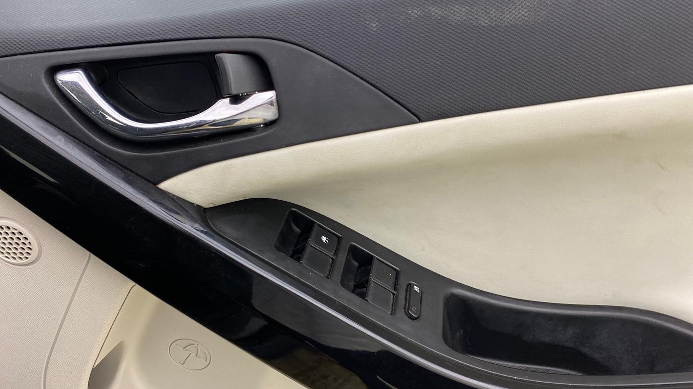 2022 Tata NEXON XZ PLUS (PREMIUM) PETROL, Petrol, Manual, 80,184 km, Driver Side Door Panels Control