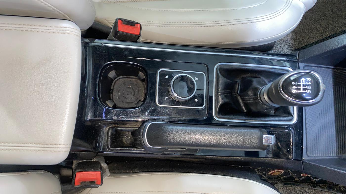 2022 Mahindra XUV700 AX 7 D MT 7 STR, Diesel, Manual, 46,340 km, Gear Lever