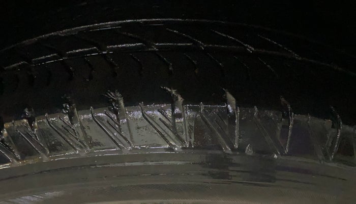 2022 Mahindra XUV700 AX 7 D MT 7 STR, Diesel, Manual, 46,340 km, Right Front Tyre Tread