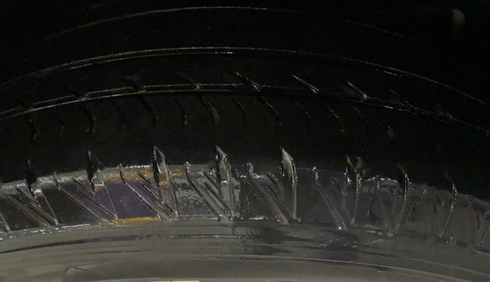 2022 Mahindra XUV700 AX 7 D MT 7 STR, Diesel, Manual, 46,340 km, Right Rear Tyre Tread