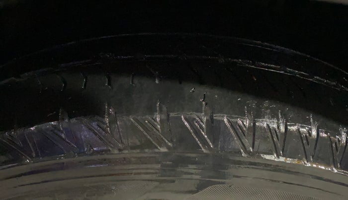 2022 Mahindra XUV700 AX 7 D MT 7 STR, Diesel, Manual, 46,340 km, Left Front Tyre Tread