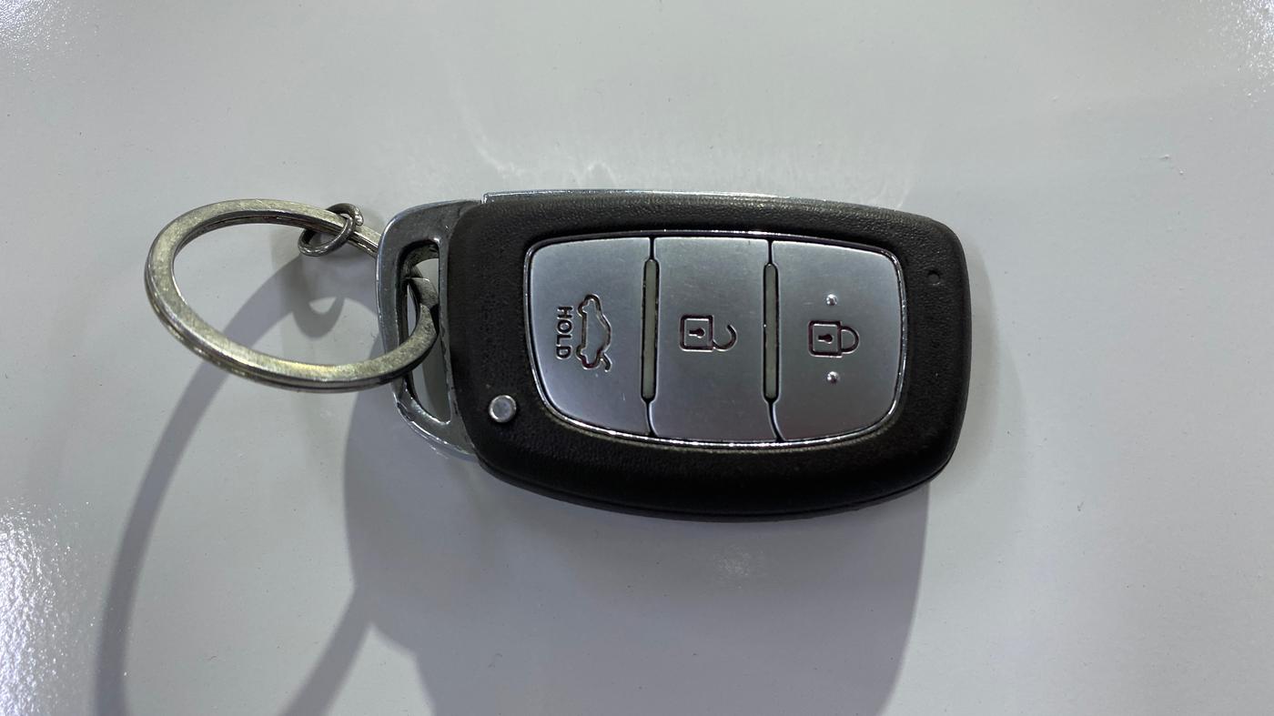 2015 Hyundai Verna FLUIDIC 4S 1.6 VTVT S(O), Petrol, Manual, 61,574 km, Key Close Up