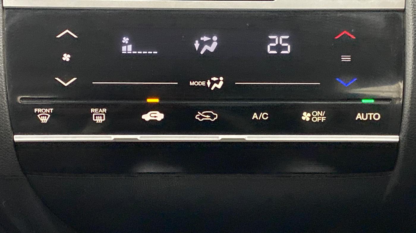2018 Honda WR-V 1.5 i-DTEC VX MT, Diesel, Manual, 74,970 km, Automatic Climate Control