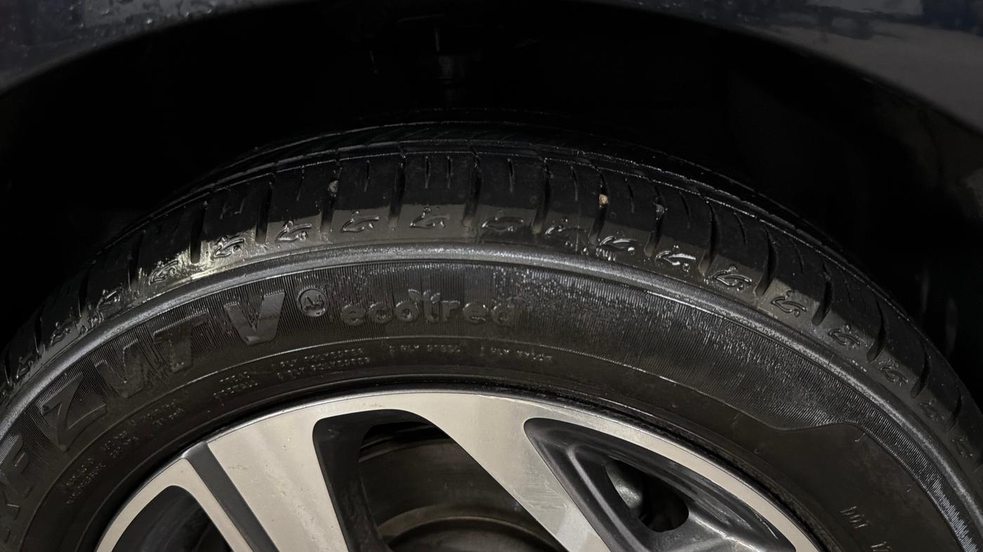 2024 Hyundai AURA SX PLUS 1.2 AMT, Petrol, Automatic, 16,842 km, Right Front Tyre Tread