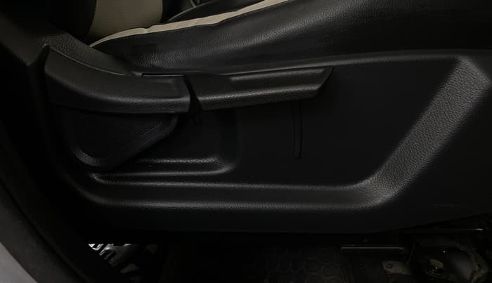 2022 KIA SONET HTX 1.0 IMT, Petrol, Manual, 85,337 km, Driver Side Adjustment Panel