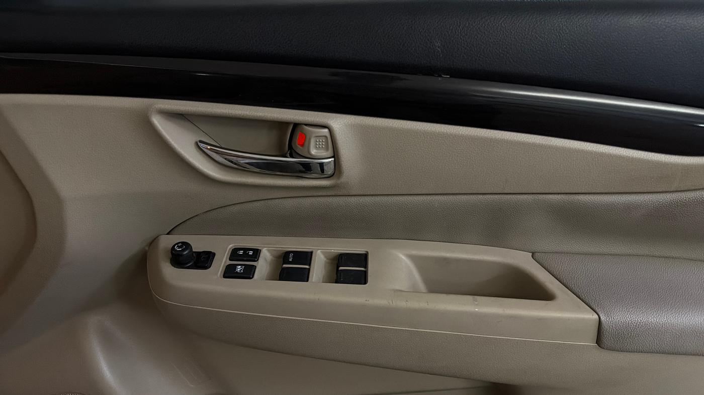2015 Maruti Ciaz ZXI AT, Petrol, Automatic, 44,275 km, Driver Side Door Panels Control