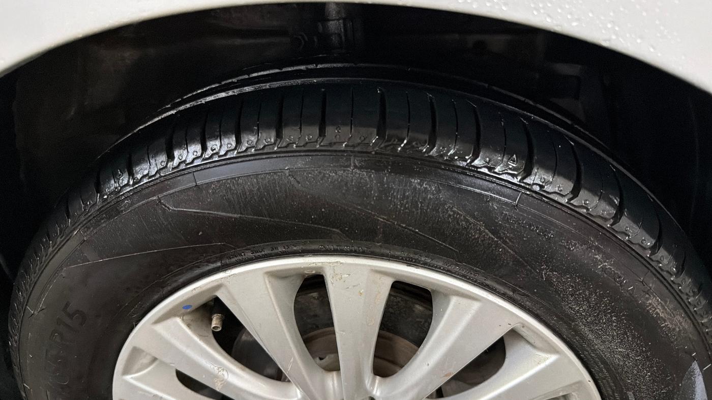 2015 Maruti Ciaz ZXI AT, Petrol, Automatic, 44,275 km, Right Front Tyre Tread