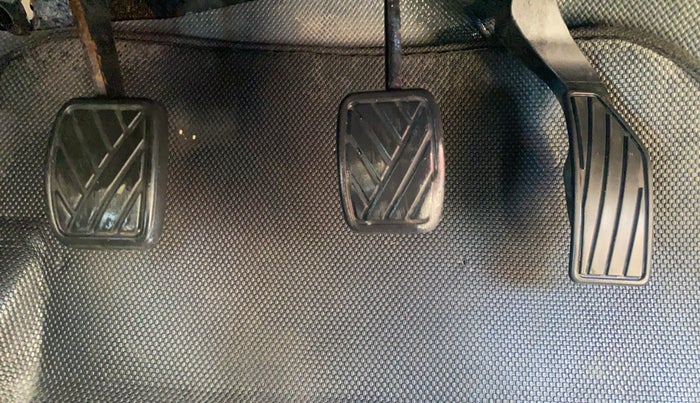 2016 Maruti Swift VXI, Petrol, Manual, 1,02,156 km, Pedals