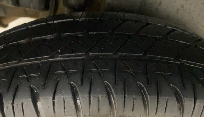 2016 Maruti Swift VXI, Petrol, Manual, 1,02,156 km, Right Rear Tyre Tread