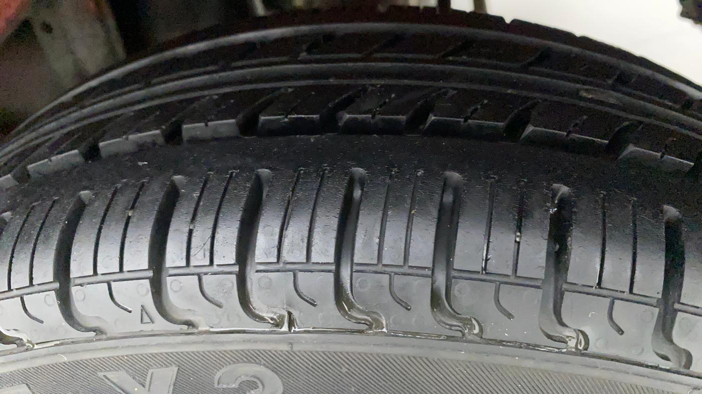 2014 Maruti Alto K10 VXI, Petrol, Manual, 22,916 km, Left Rear Tyre Tread