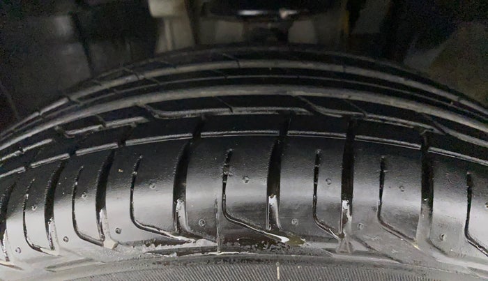 2021 Nissan MAGNITE XE, Petrol, Manual, 67,103 km, Left Front Tyre Tread