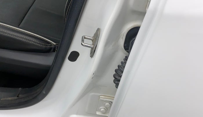 2021 Nissan MAGNITE XE, Petrol, Manual, 67,103 km, Left B pillar - Minor scratches