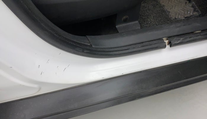 2021 Nissan MAGNITE XE, Petrol, Manual, 67,103 km, Right running board - Minor scratches