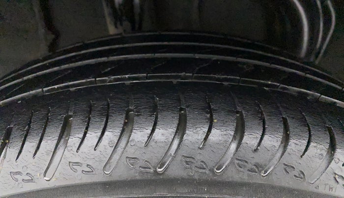 2021 Nissan MAGNITE XE, Petrol, Manual, 67,103 km, Right Rear Tyre Tread