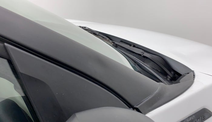 2021 Nissan MAGNITE XE, Petrol, Manual, 67,103 km, Right A pillar - Slightly dented