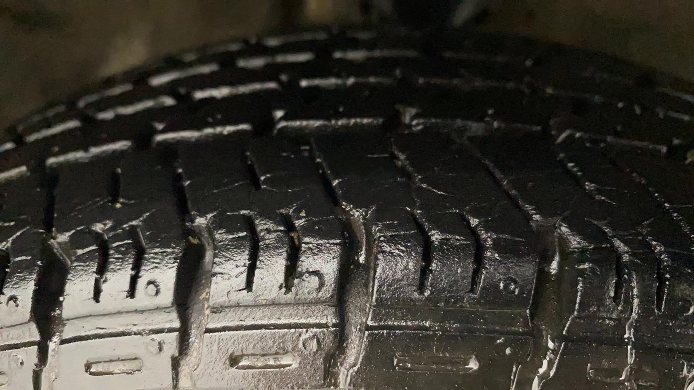 2016 Maruti Alto K10 VXI AMT, Petrol, Automatic, 23,457 km, Right Front Tyre Tread