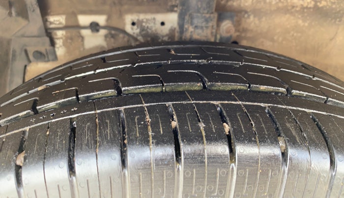 2017 Maruti Ertiga VDI SHVS, Diesel, Manual, 1,28,272 km, Left Front Tyre Tread