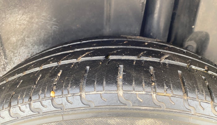 2017 Maruti Ertiga VDI SHVS, Diesel, Manual, 1,28,272 km, Left Rear Tyre Tread