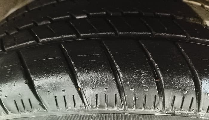 2015 Volkswagen Polo HIGHLINE1.2L, Petrol, Manual, 31,566 km, Right Front Tyre Tread