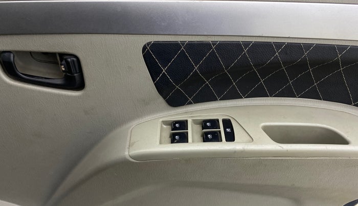 2014 Mahindra Scorpio S10, Diesel, Manual, 1,06,506 km, Driver Side Door Panels Control