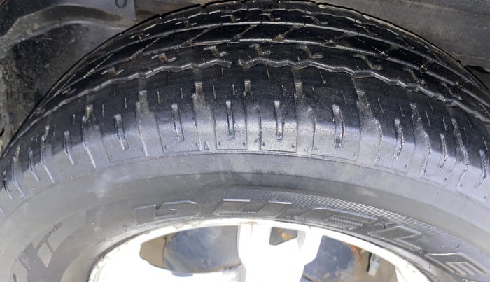 2014 Mahindra Scorpio S10, Diesel, Manual, 1,06,506 km, Left Rear Tyre Tread