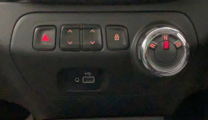 2019 Renault Kwid RXT 1.0 AMT (O), Petrol, Automatic, 18,651 km, Gear Lever