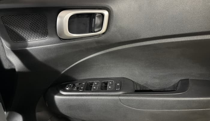 2022 Hyundai VENUE SX (O) 1.5 CRDI, Diesel, Manual, 44,392 km, Driver Side Door Panels Control