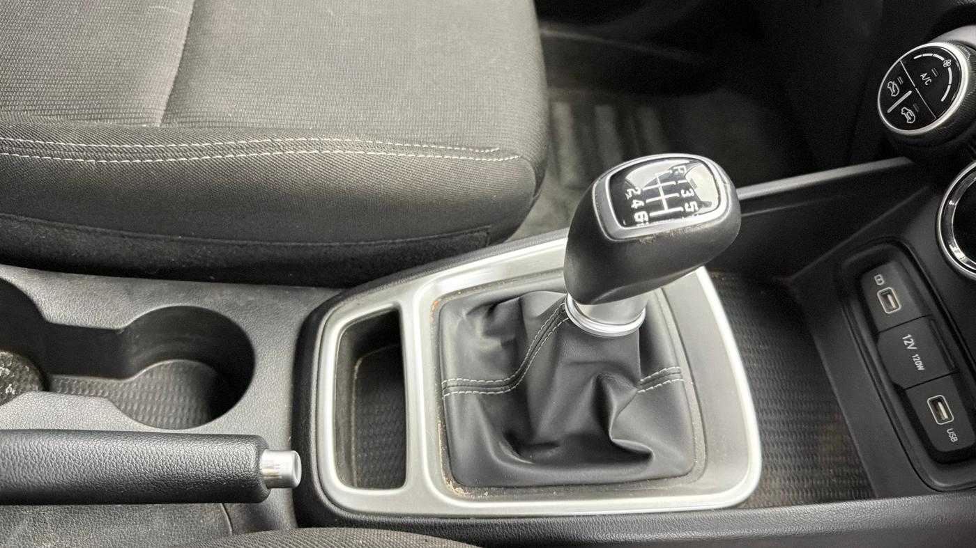 2022 Hyundai VENUE SX (O) 1.5 CRDI, Diesel, Manual, 44,392 km, Gear Lever