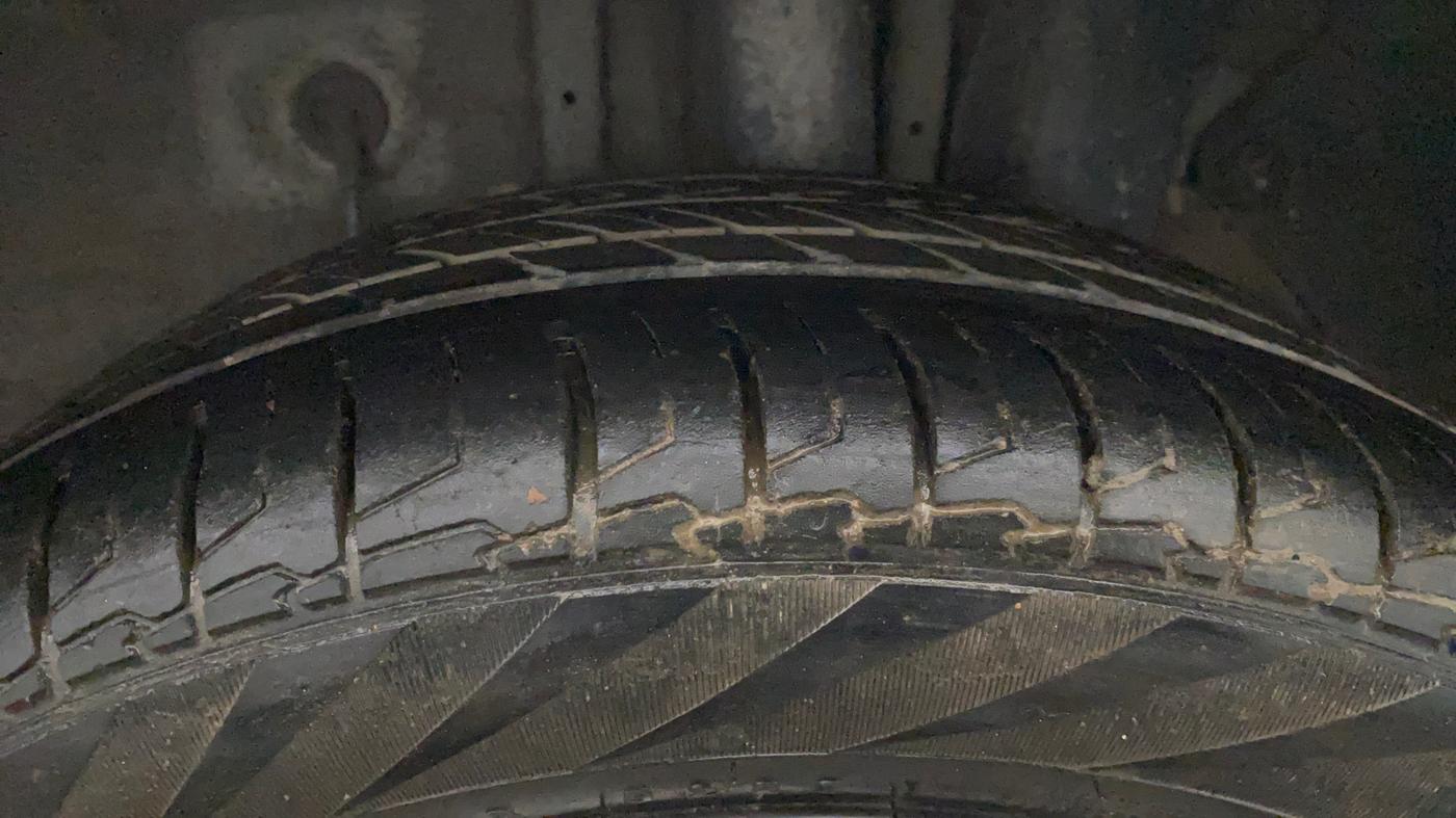 2018 Hyundai Elite i20 ASTA 1.2 (O), Petrol, Manual, 74,713 km, Left Rear Tyre Tread