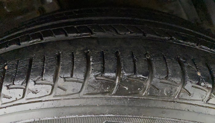 2016 Maruti Ciaz ZXI AT, Petrol, Automatic, 45,579 km, Left Rear Tyre Tread