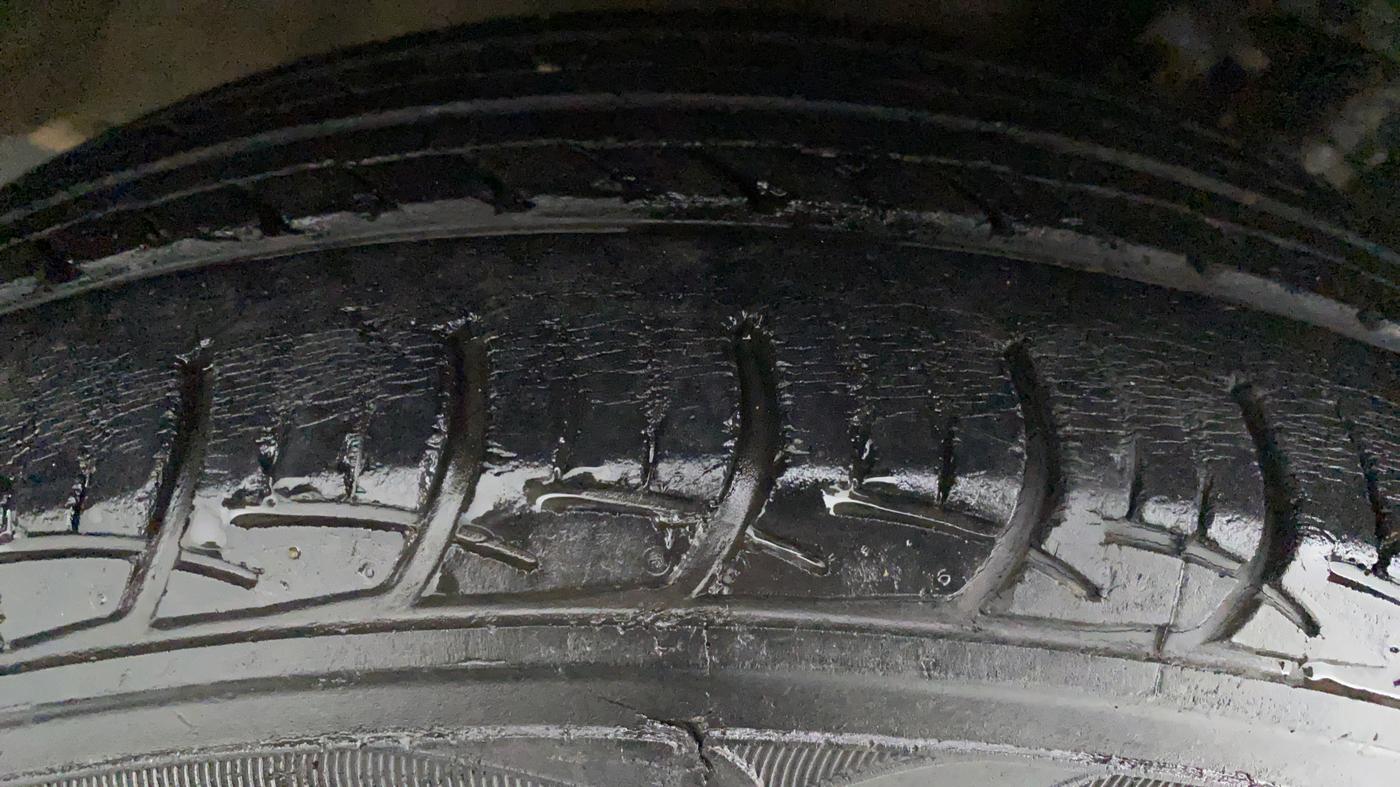 2016 Maruti Ciaz ZXI AT, Petrol, Automatic, 45,579 km, Left Front Tyre Tread