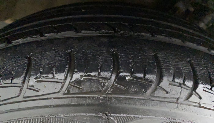 2016 Maruti Ciaz ZXI AT, Petrol, Automatic, 45,579 km, Left Front Tyre Tread