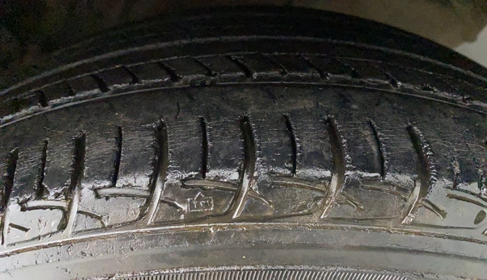 2016 Maruti Ciaz ZXI AT, Petrol, Automatic, 45,579 km, Right Front Tyre Tread