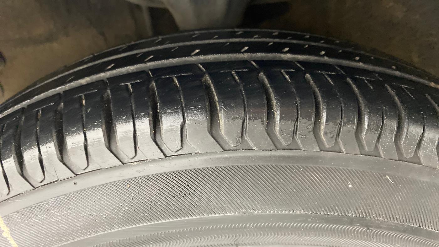 2011 Hyundai i10 SPORTZ 1.2 KAPPA2, Petrol, Manual, 51,460 km, Left Front Tyre Tread