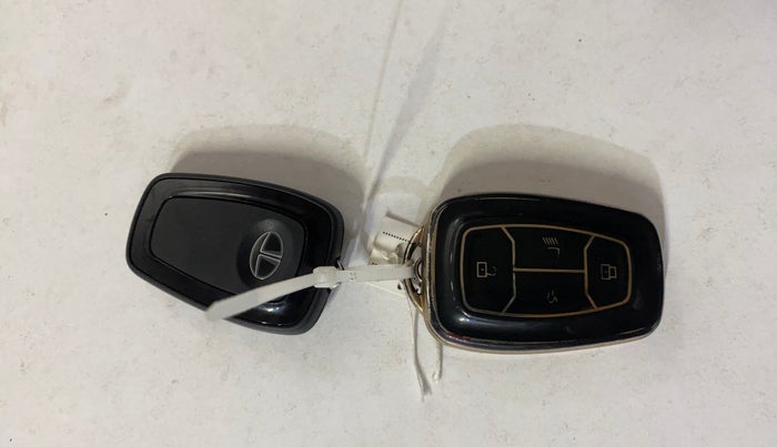 2023 Tata ALTROZ XZ PLUS SUNROOF CNG, CNG, Manual, 25,653 km, Key Close Up