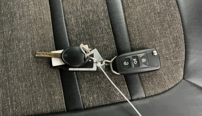 2022 Tata NEXON XM PLUS SUNROOF PETROL, Petrol, Manual, 16,033 km, Key Close Up