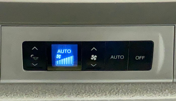 2018 Toyota Innova Crysta 2.4 VX 8 STR, Diesel, Manual, 73,793 km, Rear AC Temperature Control