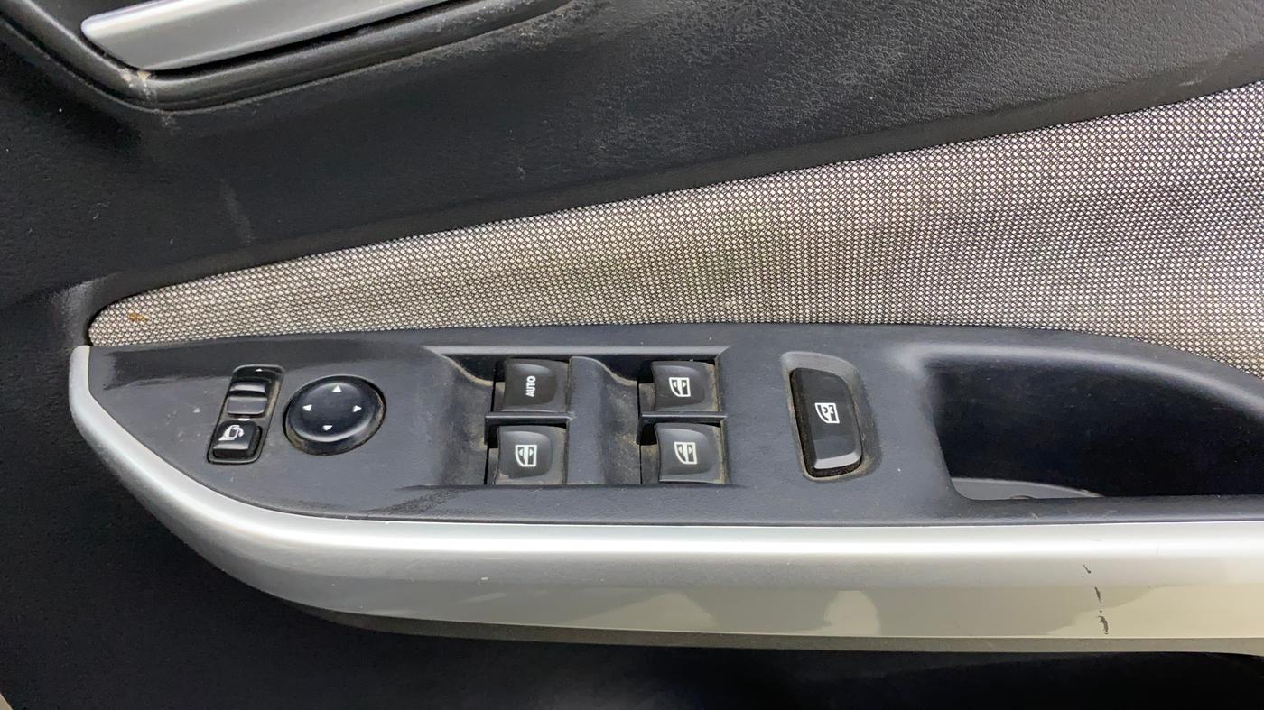 2021 Nissan MAGNITE XL, Petrol, Manual, 26,325 km, Driver Side Door Panels Control