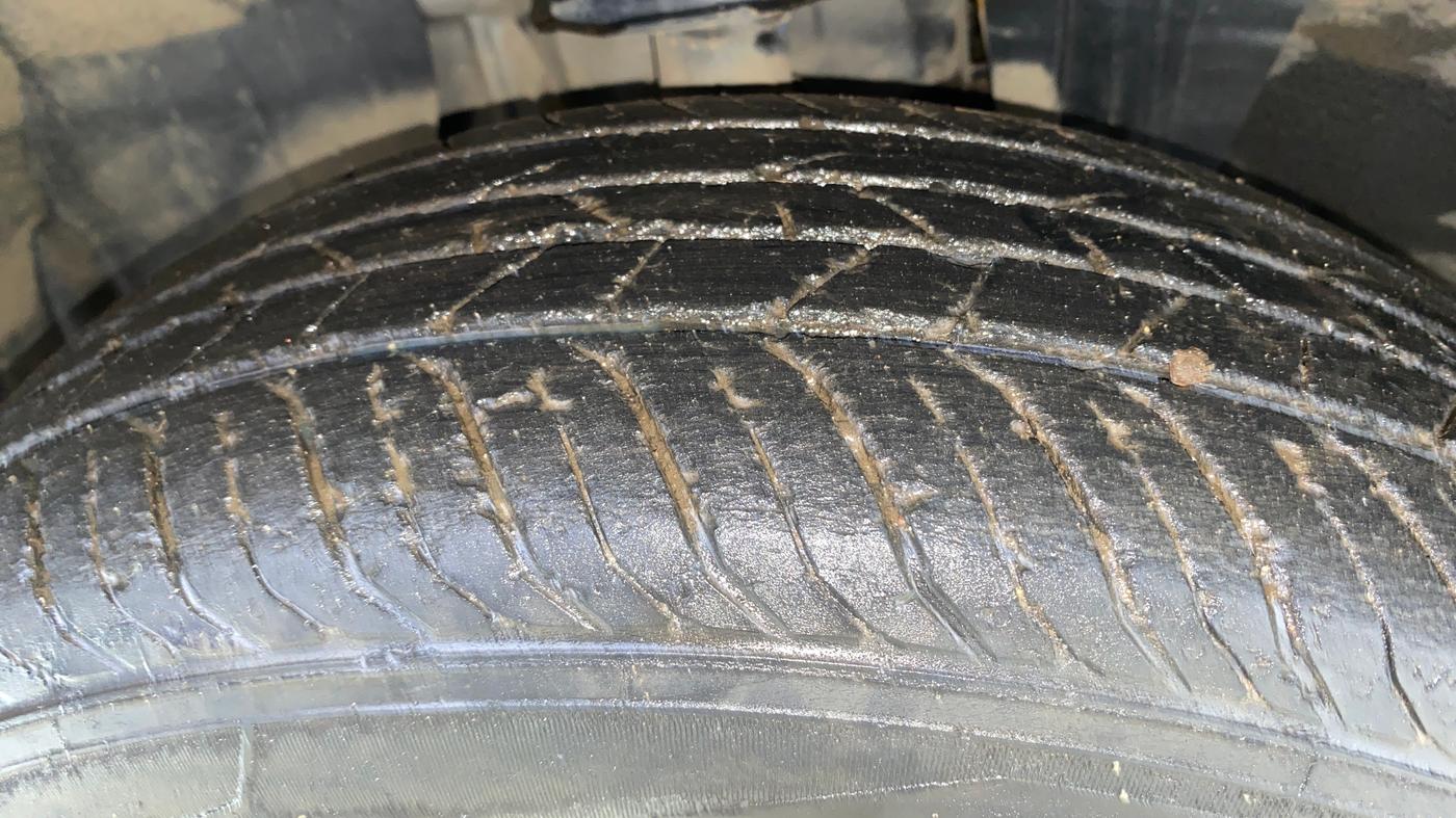 2021 Nissan MAGNITE XL, Petrol, Manual, 26,325 km, Left Front Tyre Tread