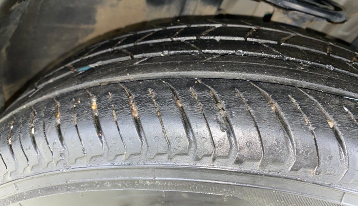 2021 Nissan MAGNITE XL, Petrol, Manual, 26,238 km, Right Front Tyre Tread