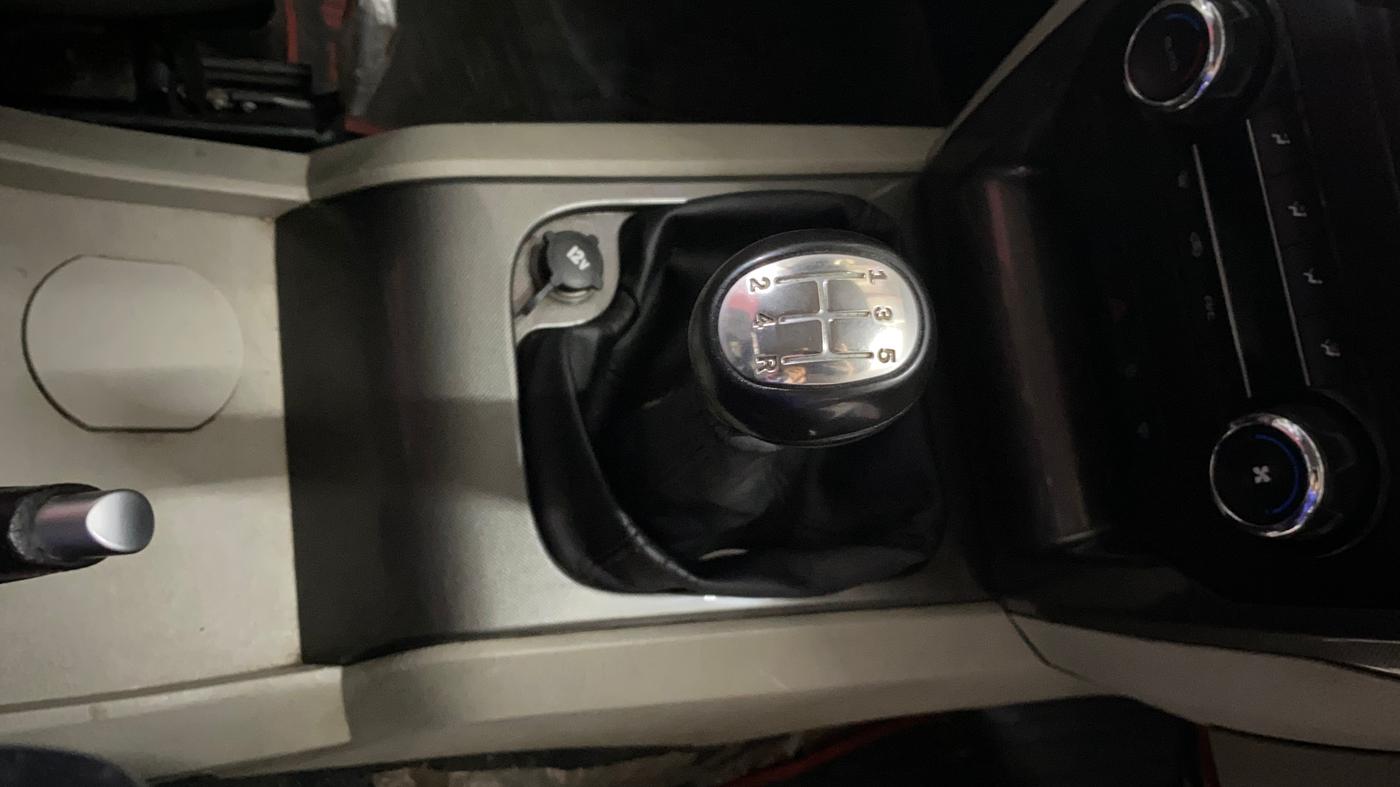 2017 Mahindra Scorpio S10, Diesel, Manual, 62,153 km, Gear Lever