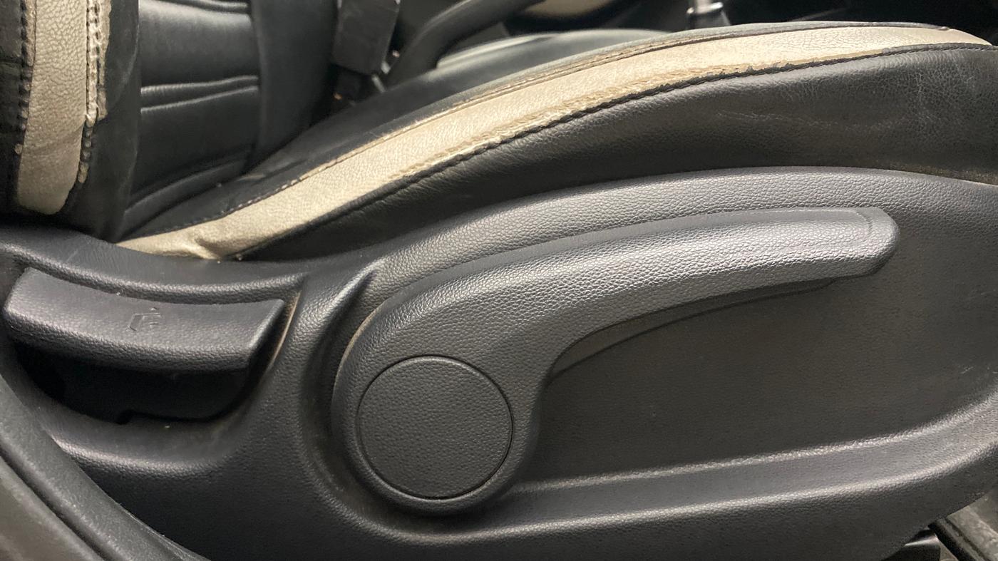 2019 Hyundai Elite i20 ASTA 1.4 CRDI (O), Diesel, Manual, 65,162 km, Driver Side Adjustment Panel