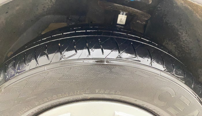 2017 Mahindra XUV500 W6, Diesel, Manual, 1,49,587 km, Left Front Tyre Tread