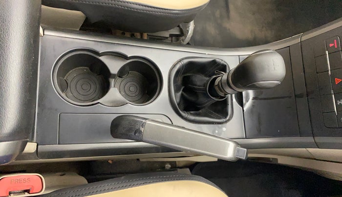 2017 Mahindra XUV500 W6, Diesel, Manual, 1,49,587 km, Gear Lever