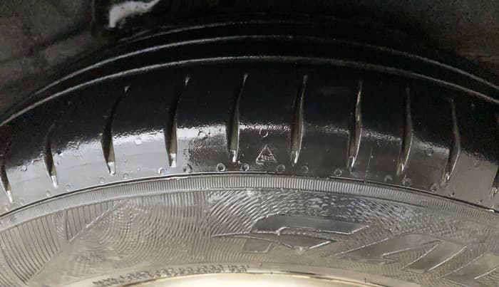 2014 Hyundai i10 MAGNA 1.1, CNG, Manual, 77,250 km, Left Rear Tyre Tread