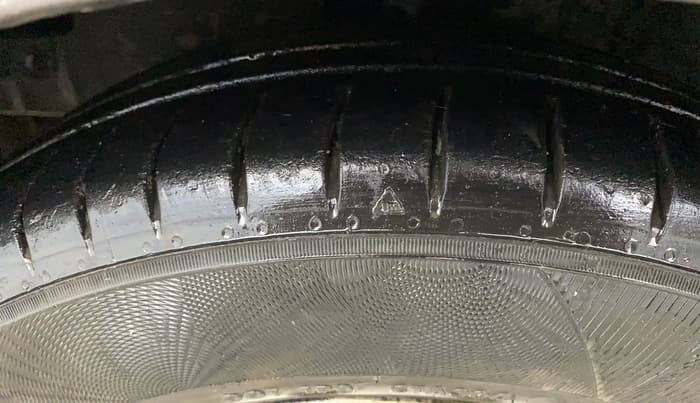 2014 Hyundai i10 MAGNA 1.1, CNG, Manual, 77,250 km, Left Front Tyre Tread