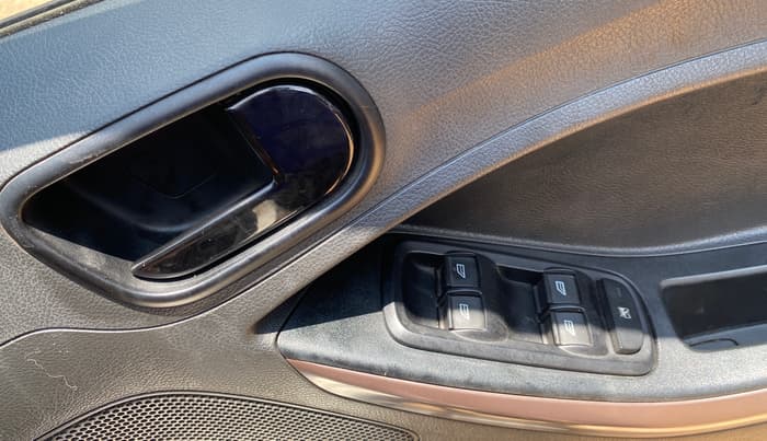 2020 Ford FREESTYLE TITANIUM 1.2 PETROL, Petrol, Manual, 35,007 km, Driver Side Door Panels Control